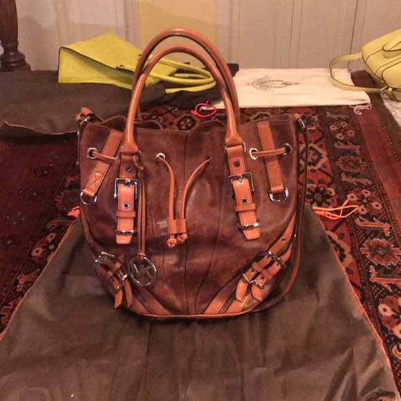 Micharl Kors Beautiful distressed leather Michael Kors Tote in brown - Picture 2 of 7